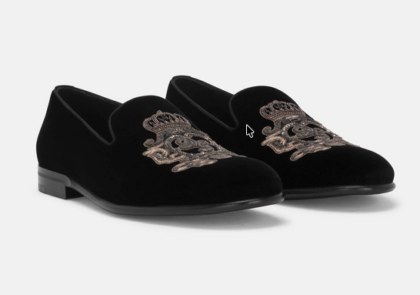 Velvet slippers with coat of arms embroidery