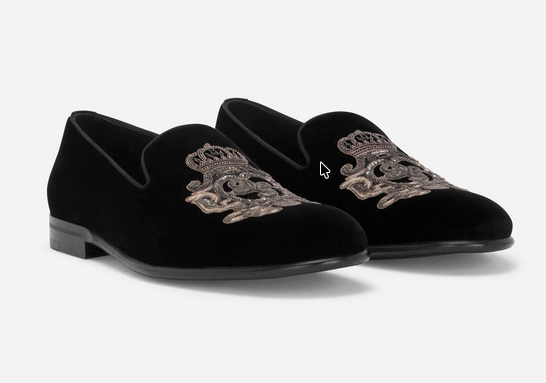 Velvet slippers with coat of arms embroidery